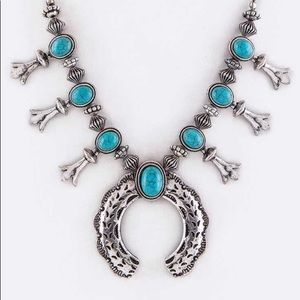Ornate Horseshoe Necklace Set